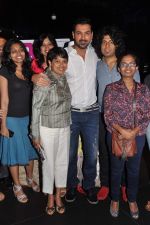 John Abraham launches special issue of People magazine in F Bar, Mumbai on 28th Nov 2012 (28).JPG